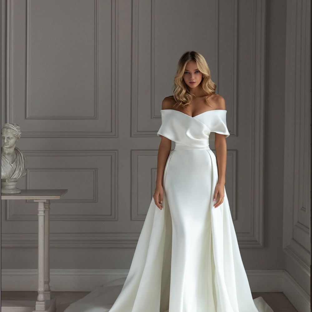 Eva Lendel- Jess Dress. Elegant Off-Shoulder White Dress
